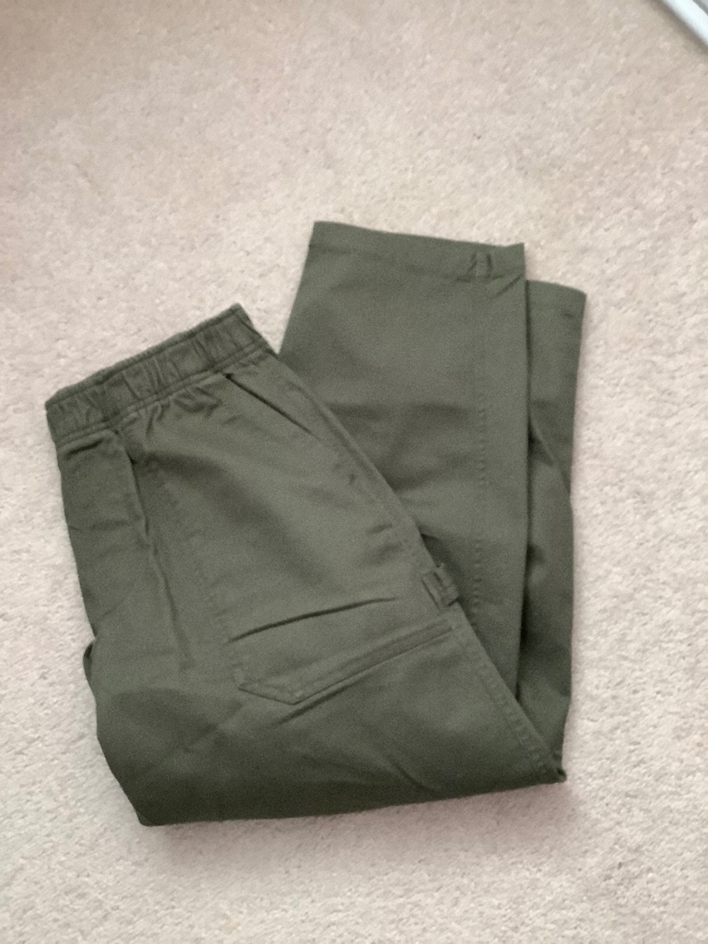 NWOT Old Navy pull-on cargo style army green pants - Petite Medium